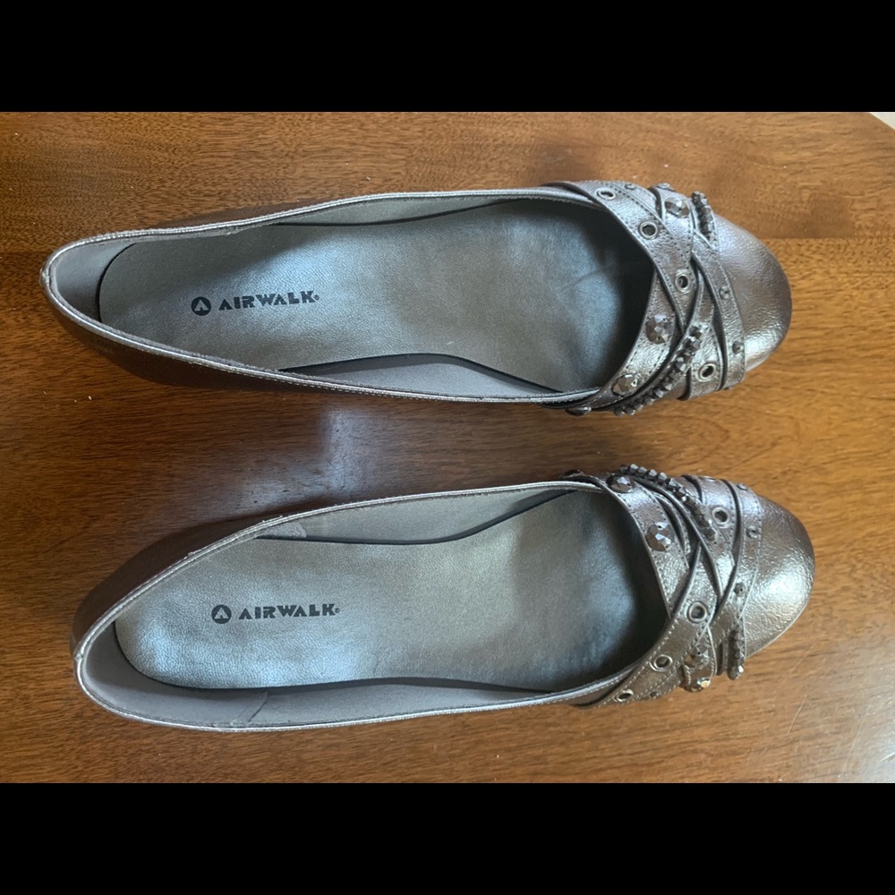 Airwalk silver flats